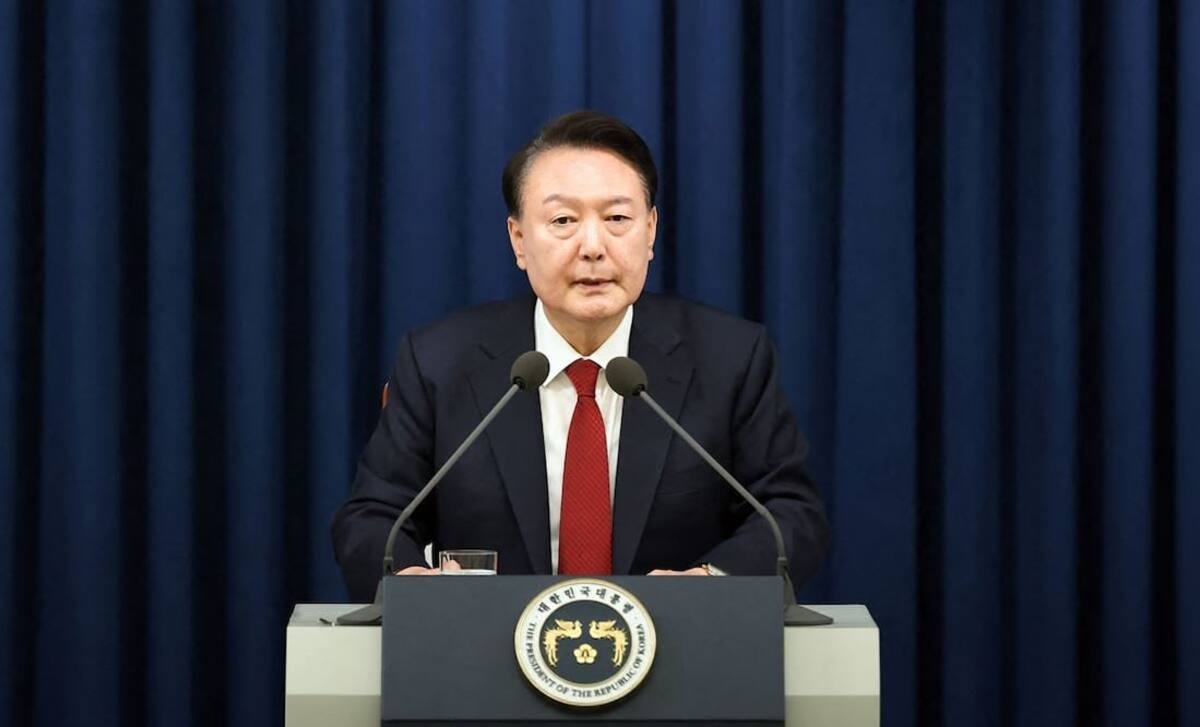 La agencia anticorrupción de Corea del Sur intentó ejecutar una orden de detención contra el expresidente Yoon Suk Yeol, apartado del cargo, acusado de rebelión por su breve toma de poder el 3 de diciembre. (2/01/25) Foto: Especial