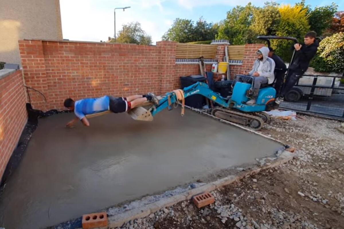 Hombre encuentra una "nueva" forma de pavimentar