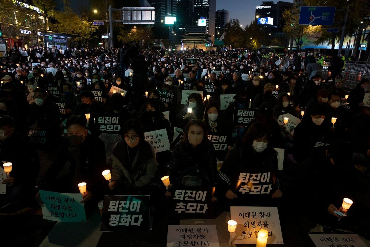 Estampida en Corea del Sur: Miles de ciudadanos marchan para exigir justicia y la renuncia de su presidente