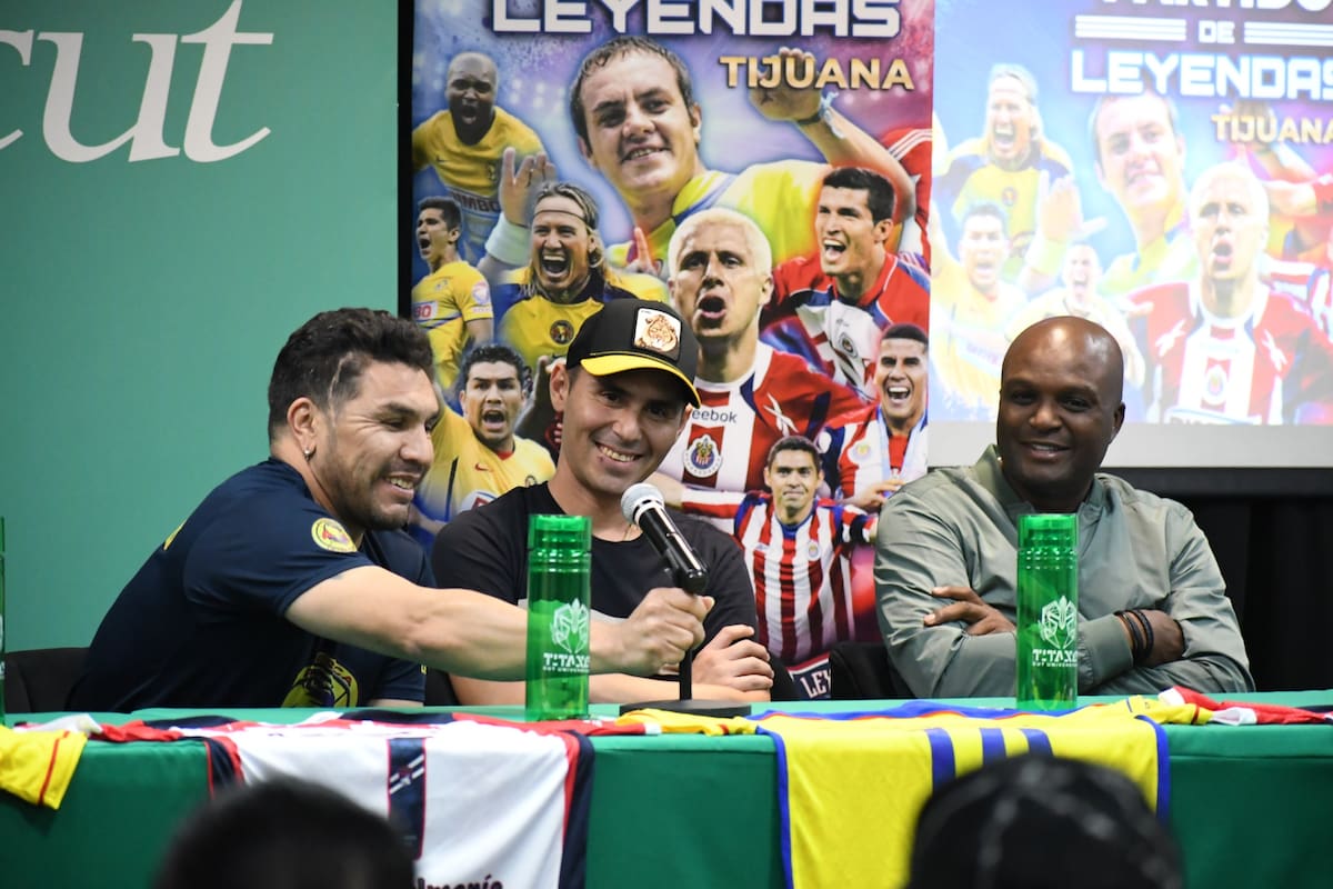 Leyendas del fútbol mexicano conviven con la comunidad universitaria. Foto: Cortesía