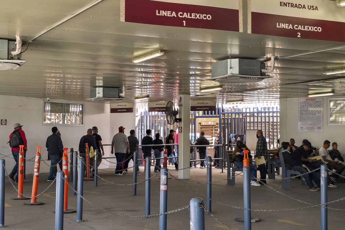 Cortos tiempos de espera para cruzar a Calexico este domingo