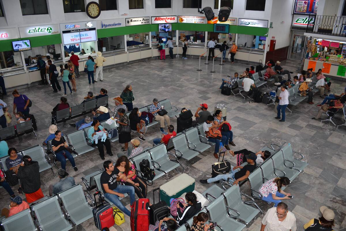 Aumenta 42% flujo en Central Camionera por vacaciones