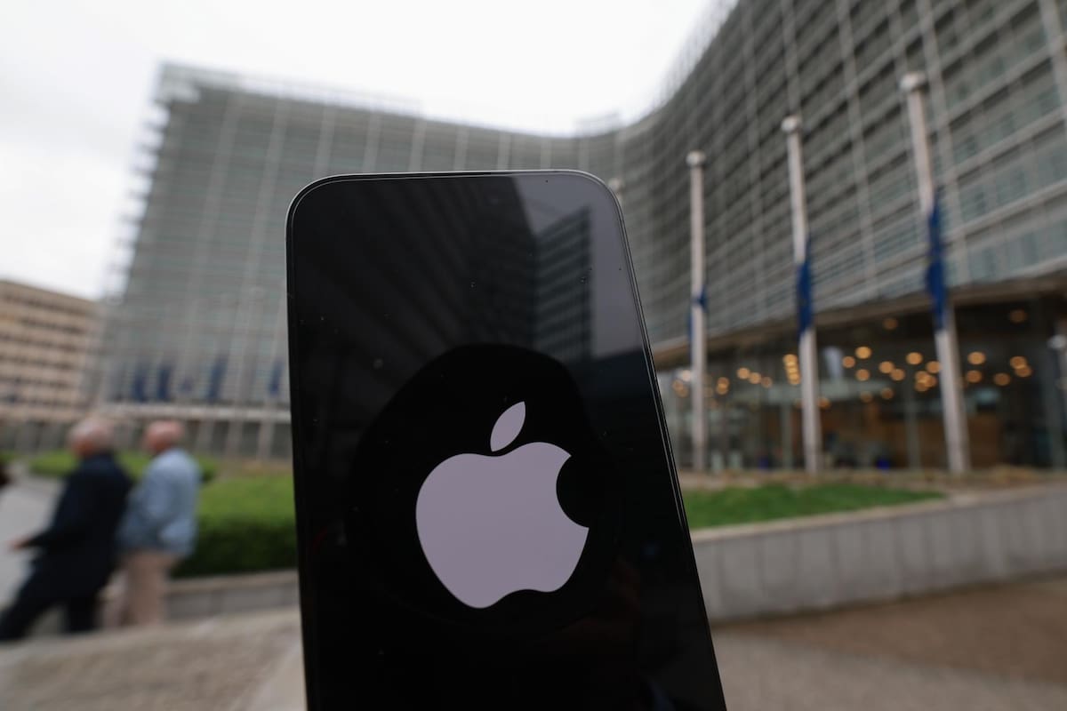 Donald Trump amenaza con imponer arancel del 25% a Apple