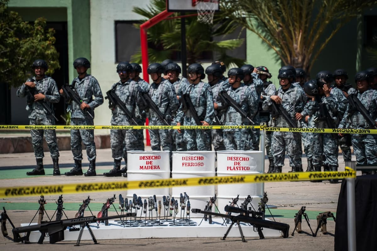 Autoridades destruyeron mil 149 armas de fuego, además de cargadores y cartuchos asegurados en distintos operativos realizados en Baja California. Foto: Border Zoom