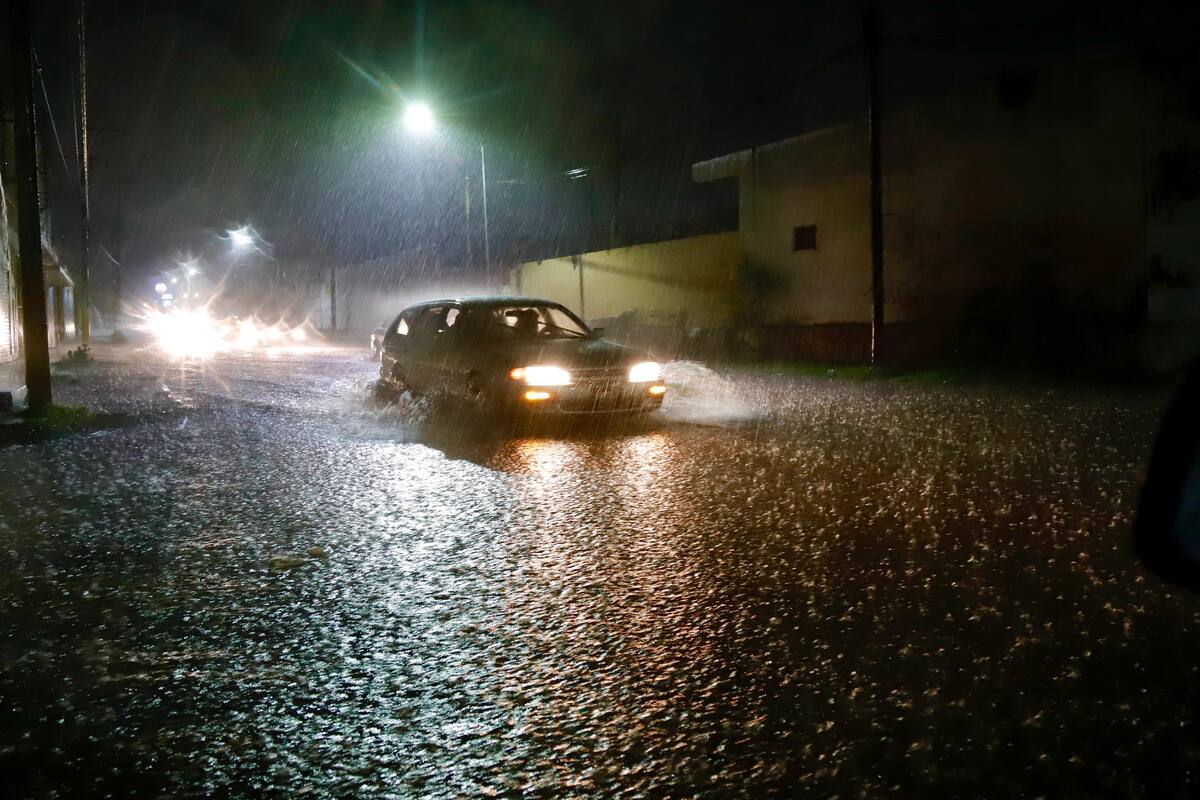 Lluvia deja destrozos en la ciudad