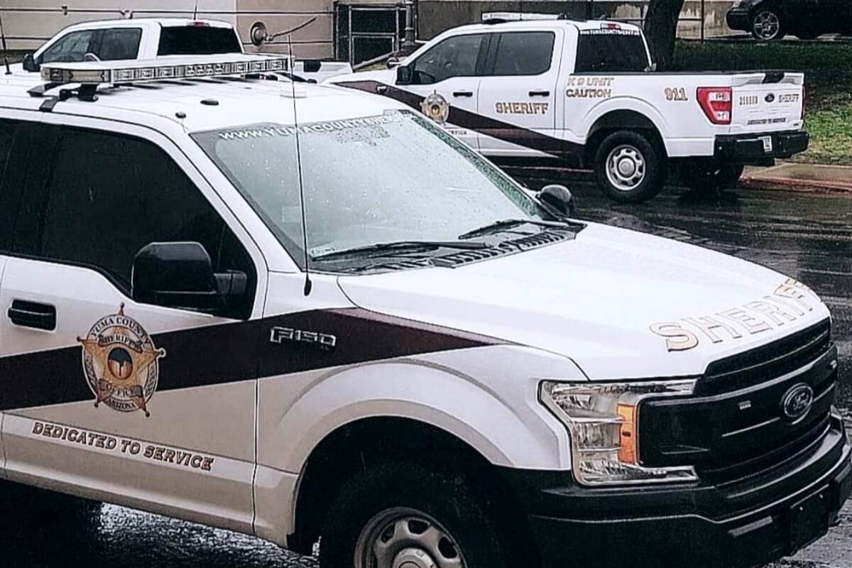 Conductor choca contra edificio del Servicio Postal en Yuma