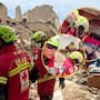 Entre escombros y espacios reducidos, Leslie López Padilla, rescatista de Cruz Roja Mexicana, explica cómo las cámaras especializadas ayudan a buscar sobrevivientes en zonas colapsadas tras los terremotos en Venezuela