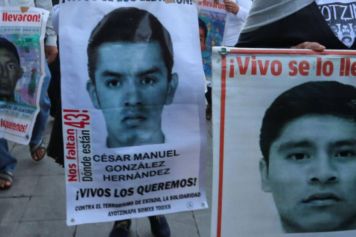 A prisión marino, director de AIC y policía por caso Ayotzinapa