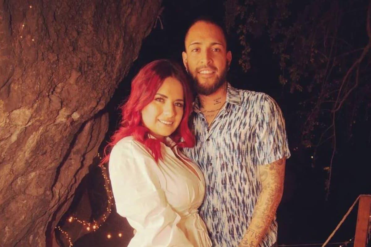 'Pollo' Saldívar, futbolista de Liga MX, publica comprometedora foto con su esposa