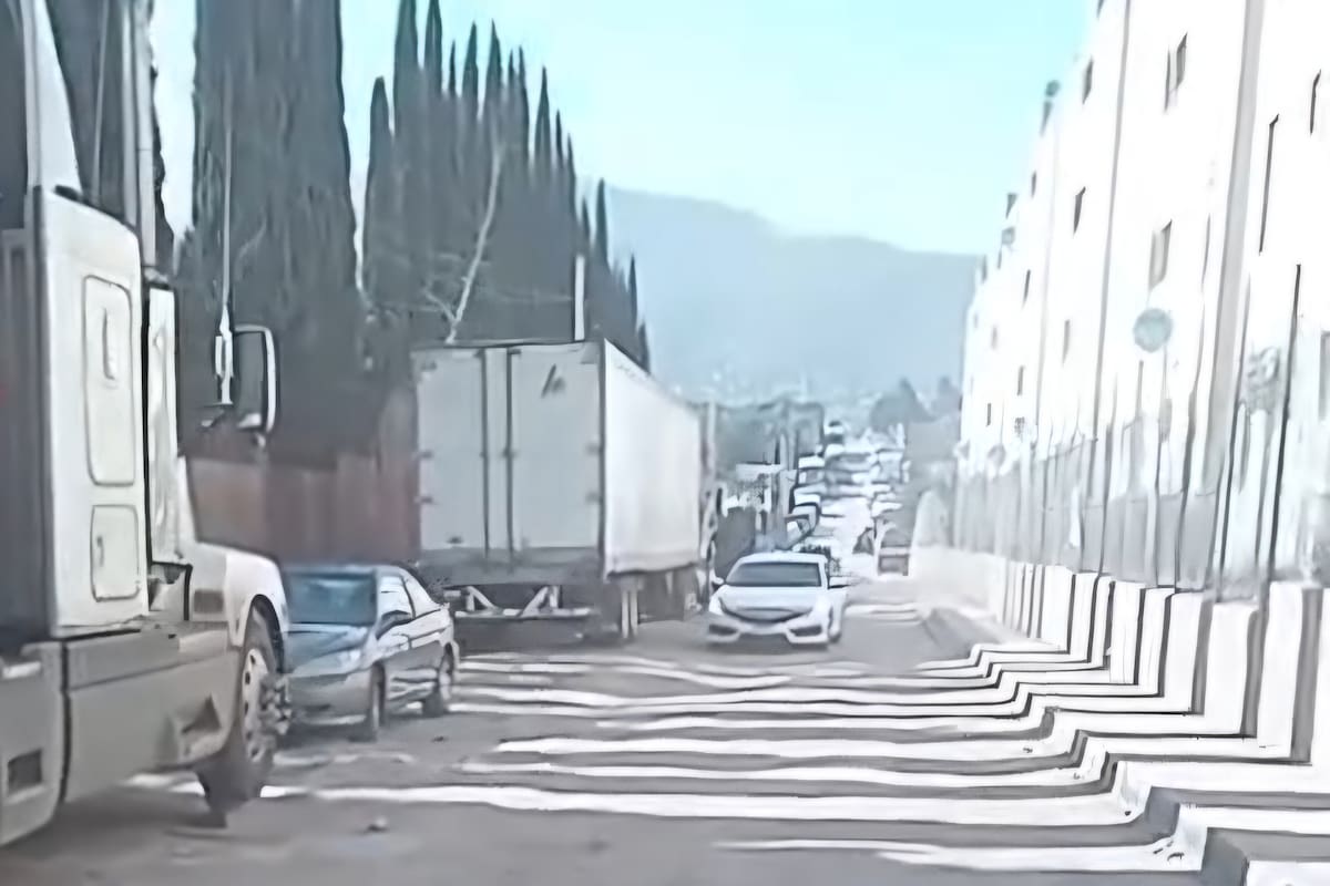 Piden pavimentación Cumbres de Matamoros; vecinos dicen que parece enjambre de baches