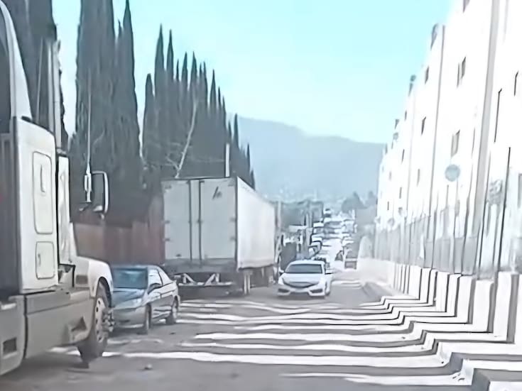 Piden pavimentación Cumbres de Matamoros; vecinos dicen que parece enjambre de baches