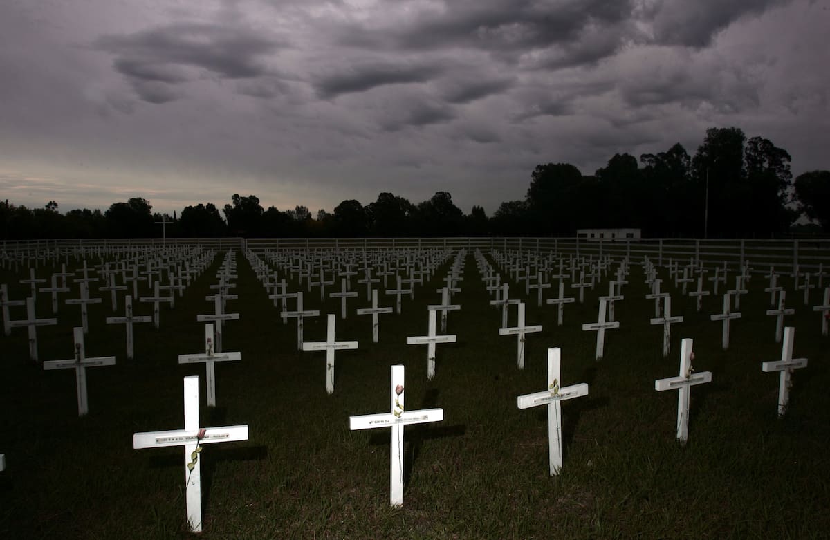 La Federación de Veteranos "2 de Abril" recordó a los 649 soldados argentinos fallecidos durante la Guerra de Malvinas y llamó a mantener viva la memoria. (AP Photo/Natacha Pisarenko)