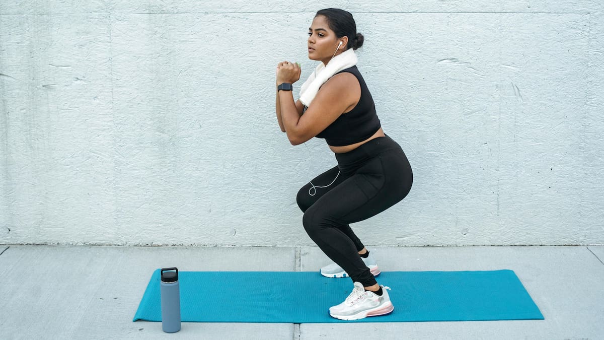 Las sentadillas favorecen la flexibilidad y movilidad de caderas, rodillas y tobillos.