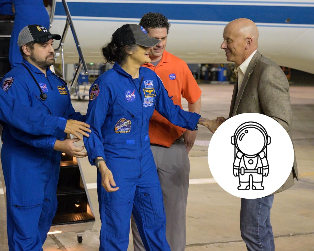 Fotografía cedida por el Centro Espacial Johnson de la NASA donde aparece su director interino, Stephen A. Koerner (d), recibiendo a la astronauta Sunita 'Suni' Williams (c) a su llegada este martes, a las instalaciones del Campo Ellington del Centro en Houston, Texas (Estados Unidos). Foto: EFE/Centro Espacial Johnson de la NASA /Canva