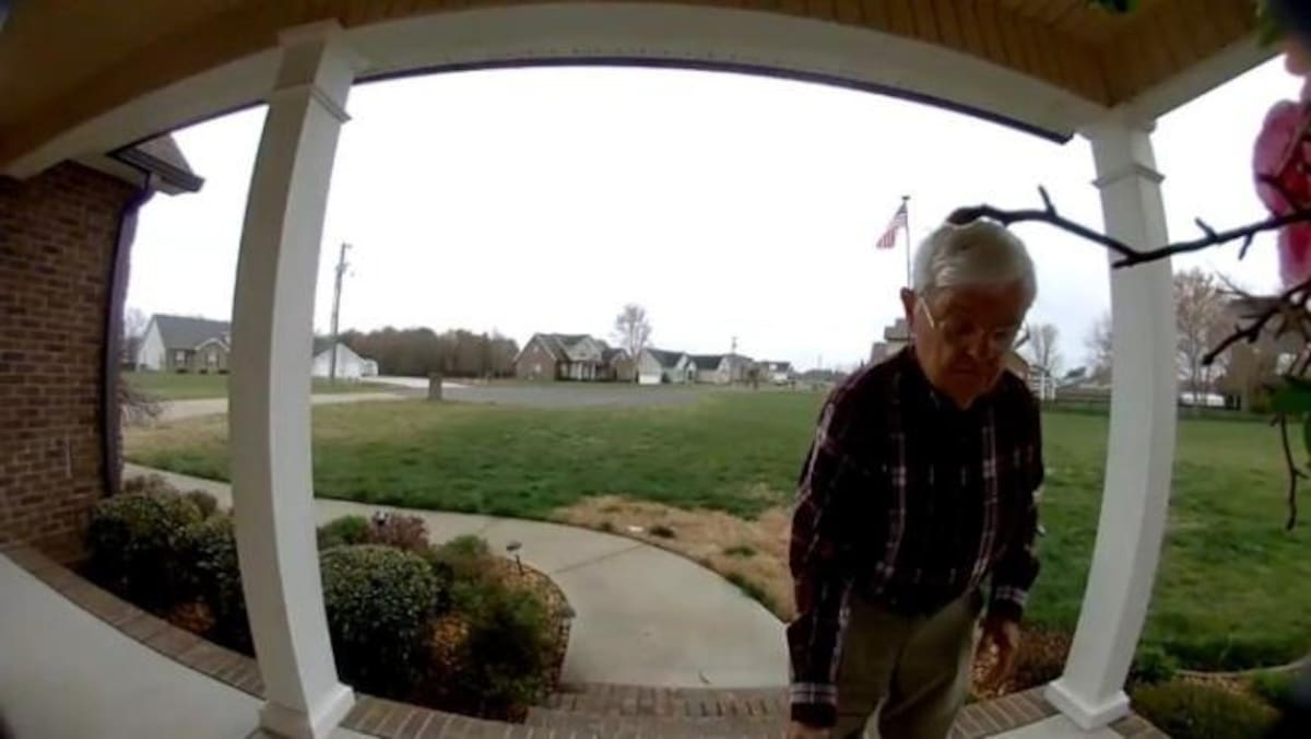 Historia viral: jubilado de 78 años que trabajaba repartiendo café recibe casi 500 mil dólares en donaciones