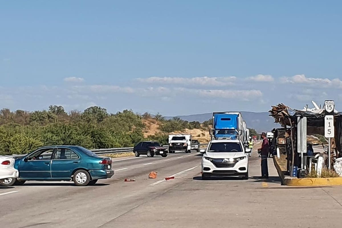 Vuelven yaquis a bloquear carretera en Loma de Guamúchil