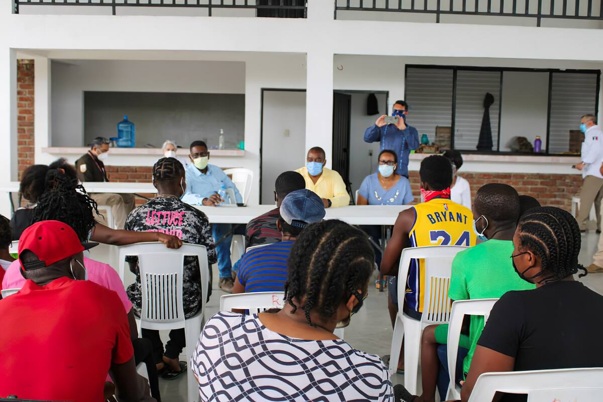 Autoridades de INM y SRE supervisan situación de migrantes haitianos en Chiapas y Tabasco