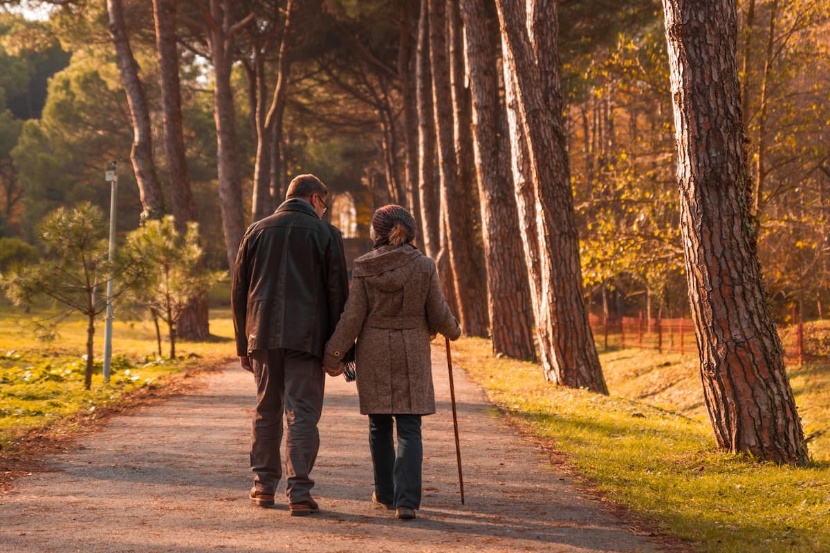 ¿Por qué las caídas en los adultos mayores se vuelven frecuentes?