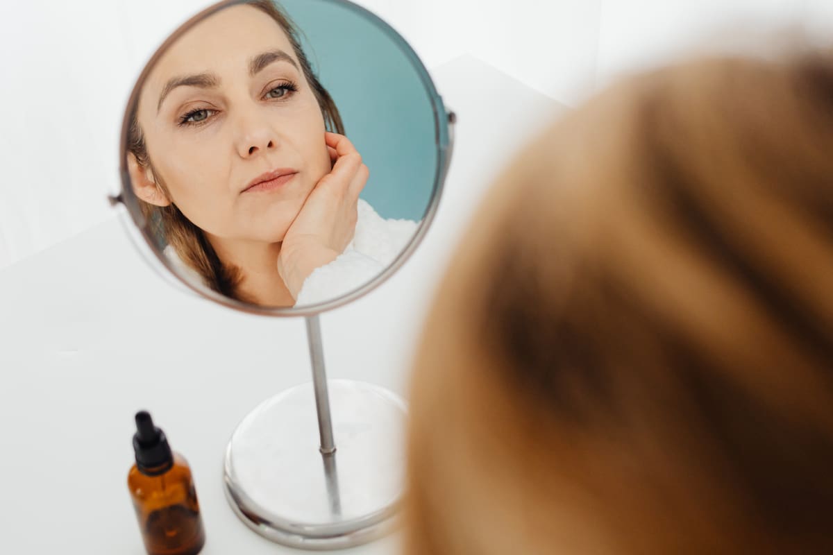 Dermaplaning: qué es, por qué se volvió viral y cuáles son los riesgos para la piel, según dermatólogos