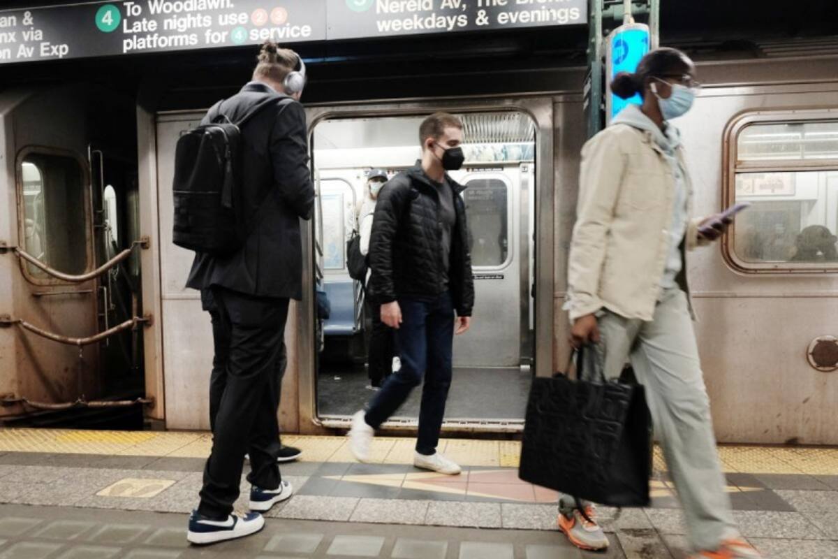 EU: Jueza federal anula mandato de uso de cubrebocas en transporte público