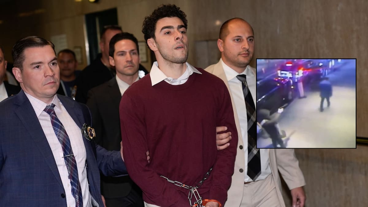 Luigi Mangione enfrenta cargos por asesinato como acto de terrorismo, mientras su defensa cuestiona la imparcialidad del juicio
Foto: AP