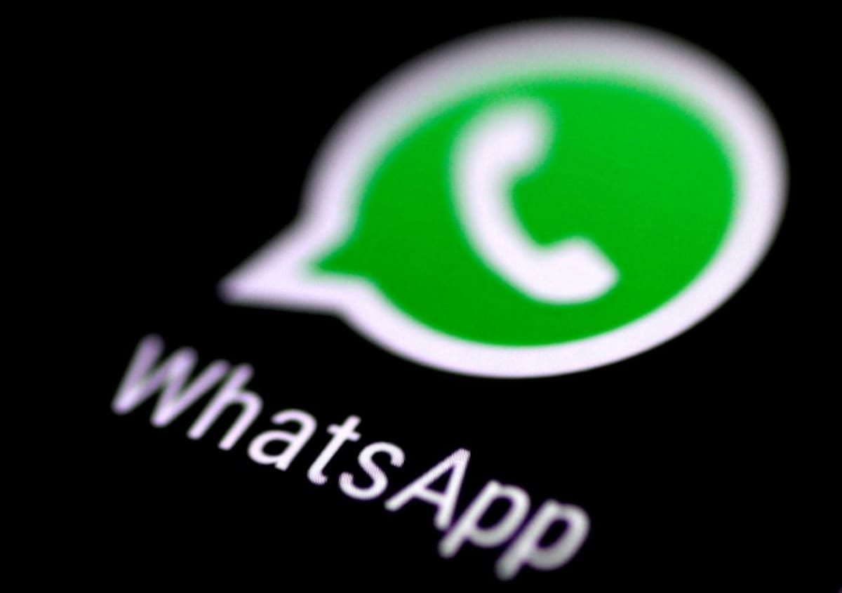 Si se desactiva la descarga automática de archivos en WhatsApp, tú elegirás qué deseas guardar en tu dispositivo y qué no. | Foto: REUTERS/Thomas White