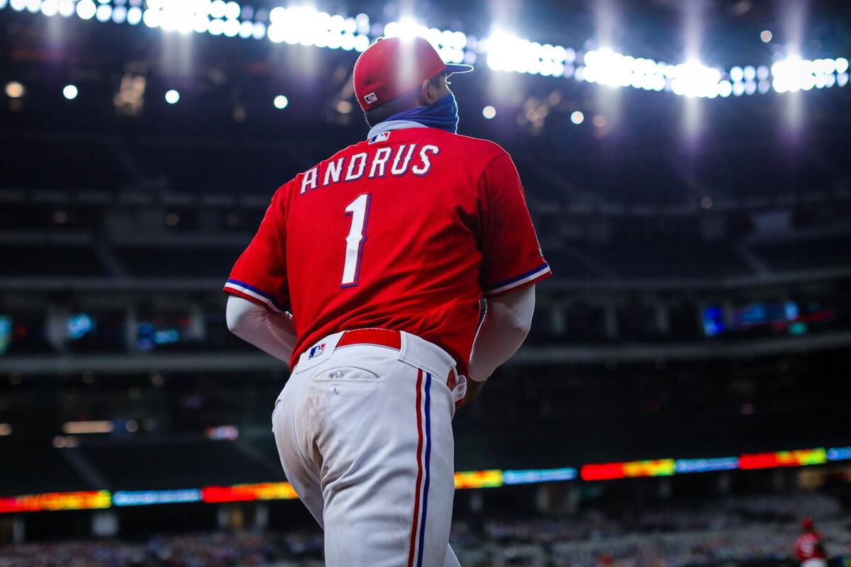 Rangers y Atléticos hacen cambio entre Elvis Andrus y Khris Davis