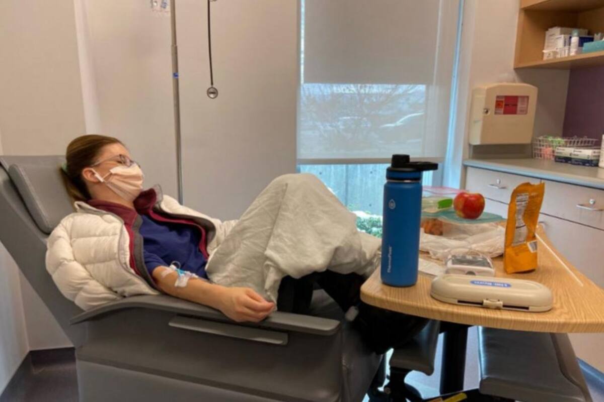 Mujer demanda a AstraZeneca tras quedar “permanentemente discapacitada” por participar en ensayos clínicos de Vacuna contra Covid-19