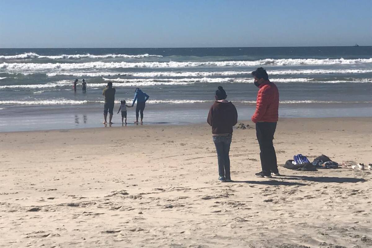Continúa afluencia turística en playas de Rosarito
