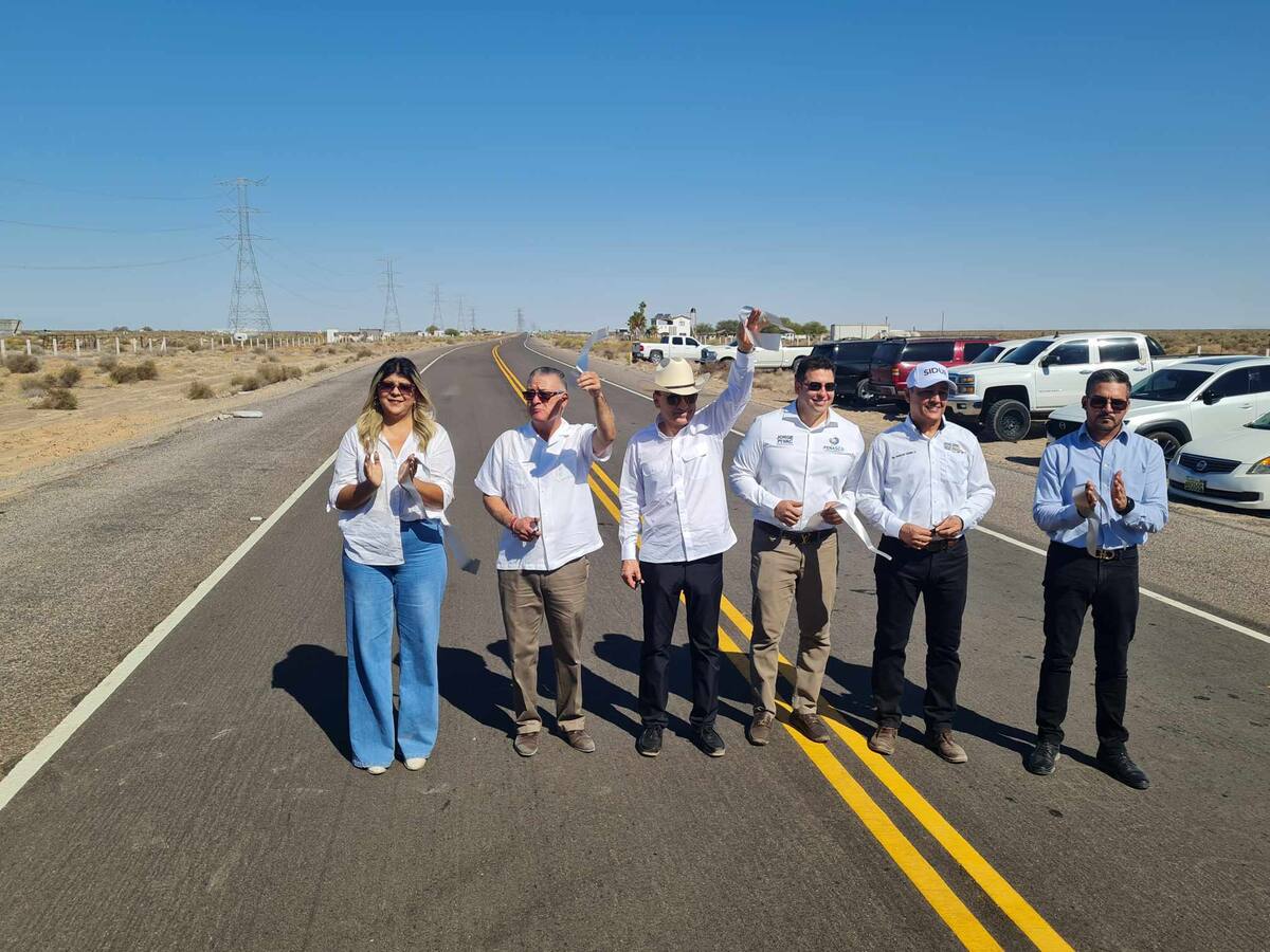 El gobernador Alfonso Durazo inauguró también los trabajos de rehabilitación y conservación de la carretera Puerto Peñasco-Golfo de Santa Clara-San Luis Río Colorado. FOTO: GAMALIEL GONZÁLEZ