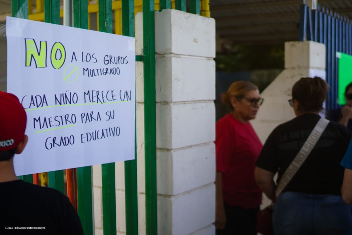 Padres exigen maestro para segundo grado en kínder de Mexicali; rechazan grupos mixtos