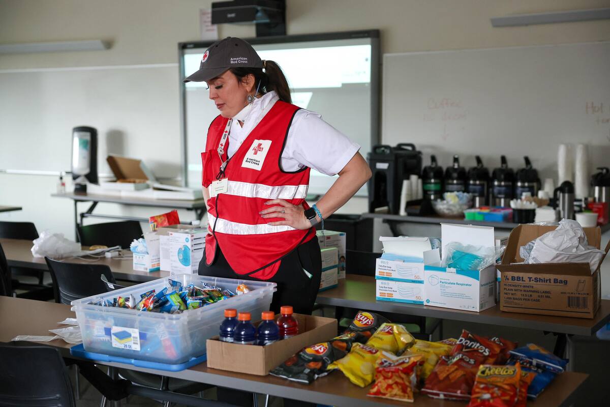 Máscaras de protección tipo N95, agua, pizza y otros bocadillos, estuvieron disponibles para los afectados en los puntos de evacuación mencionados. Foto: Abdiel Ortega