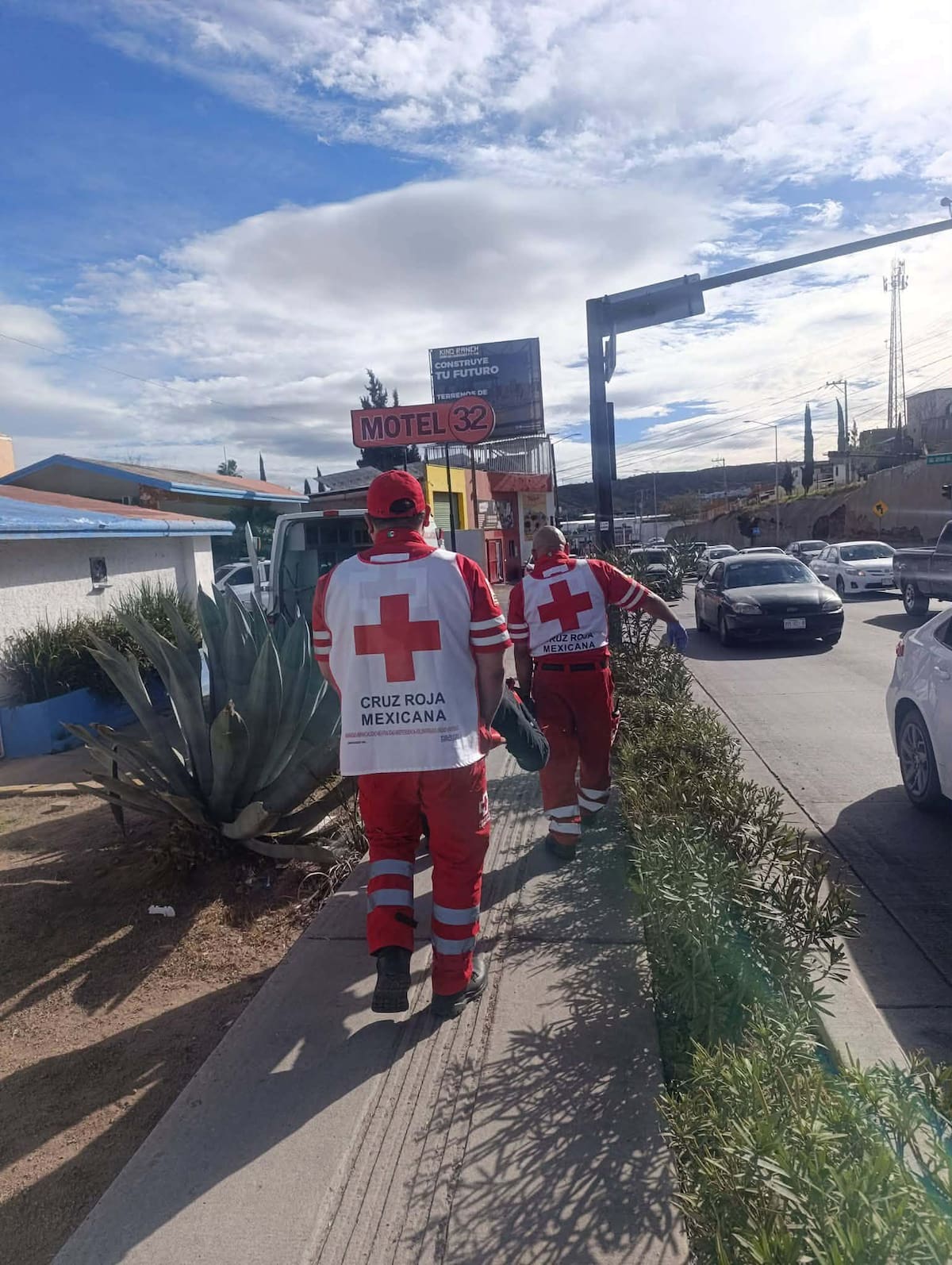 La vida del hombre corre peligro tras caer desde seis metros de altura.