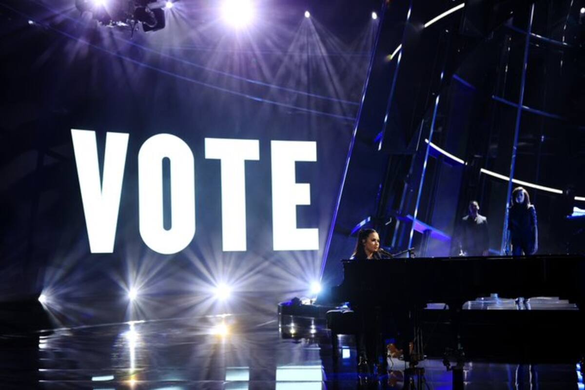 NBC censura a Demi Lovato tras interpretar canción y mensaje en contra de Donald Trump