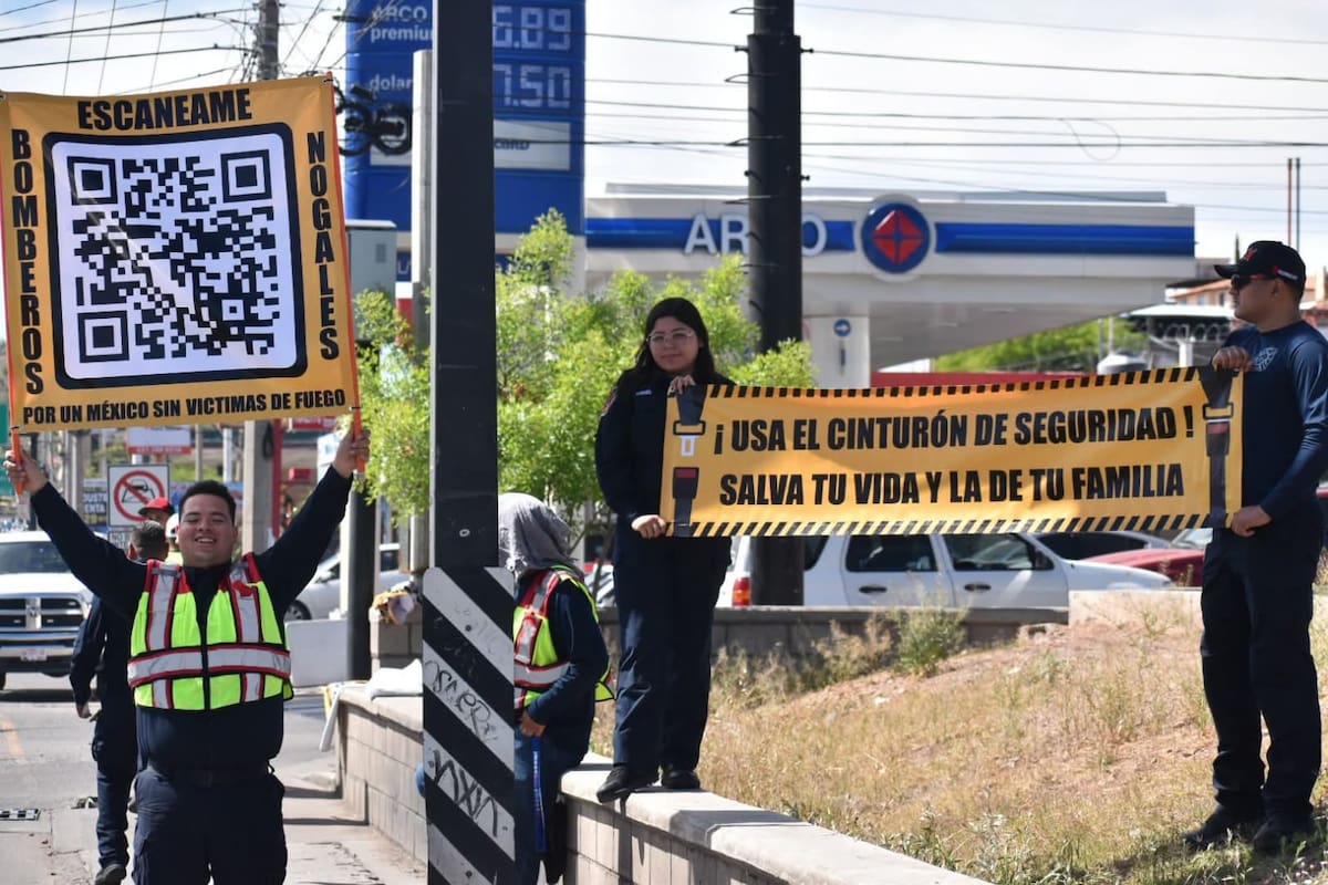 Bomberos de Nogales entregan 30 sillas para bebés y refuerzan prevención en carretera durante Semana Santa para evitar accidentes familiares