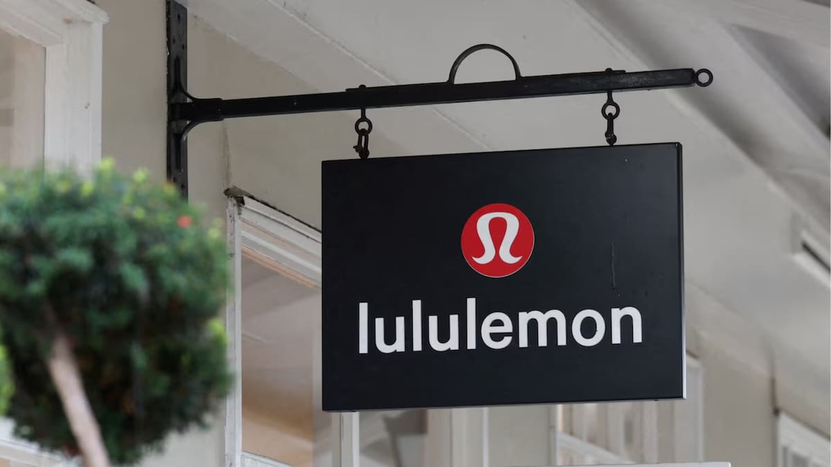 Una demanda en EEUU señala que Lululemon comercializó prendas con químicos tóxicos sin informar a los consumidores, lo que habría causado problemas de salud en niños y adultos que usaron su ropa deportiva