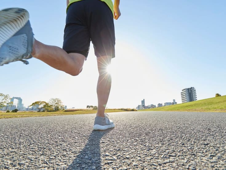¿Correr realmente daña las rodillas? Estudios explican cómo el running impacta las articulaciones y qué hábitos pueden reducir el riesgo de lesiones