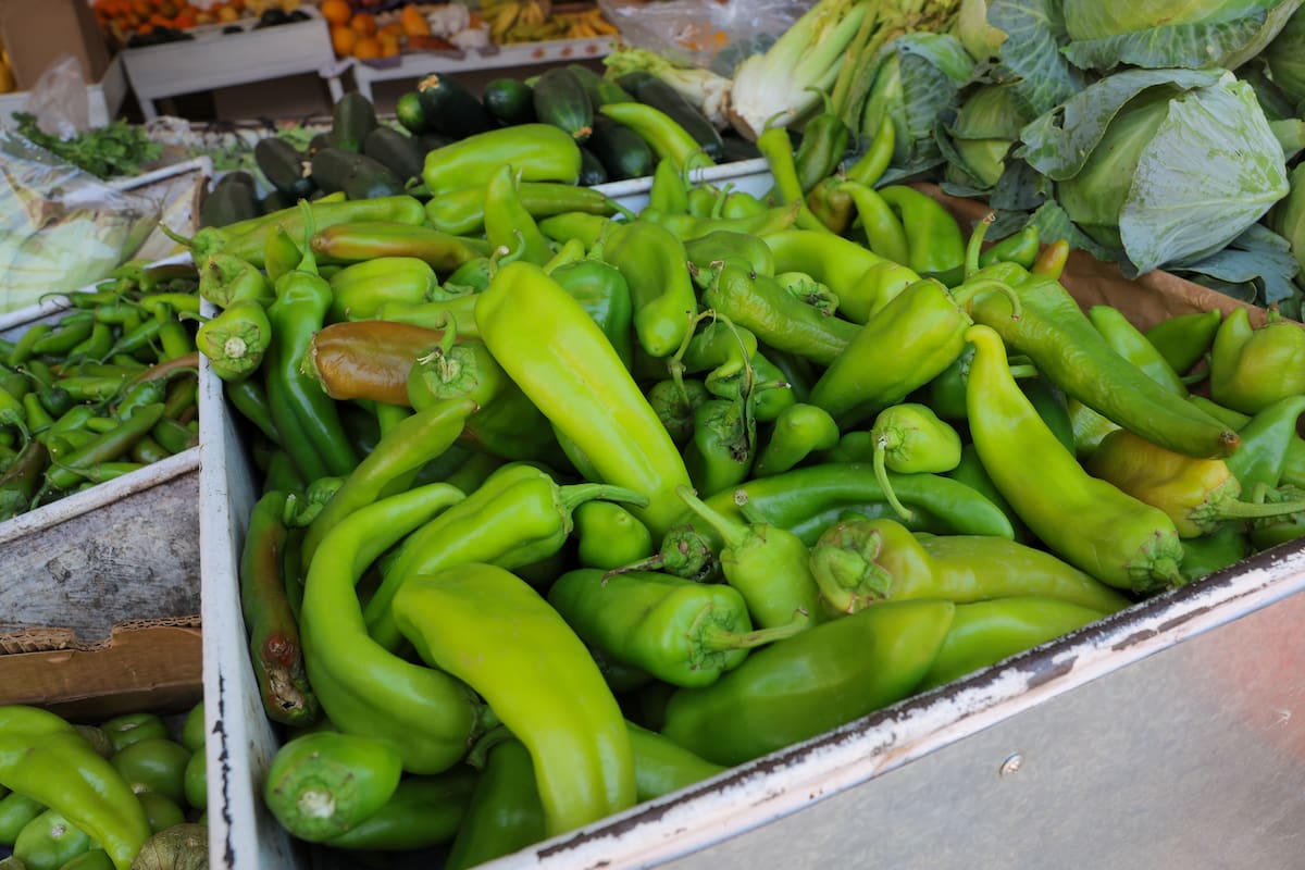 El chile verde tipo anaheim registra uno de los mayores incrementos de precio por la baja producción en esta temporada. FOTO: BANCO DIGITAL