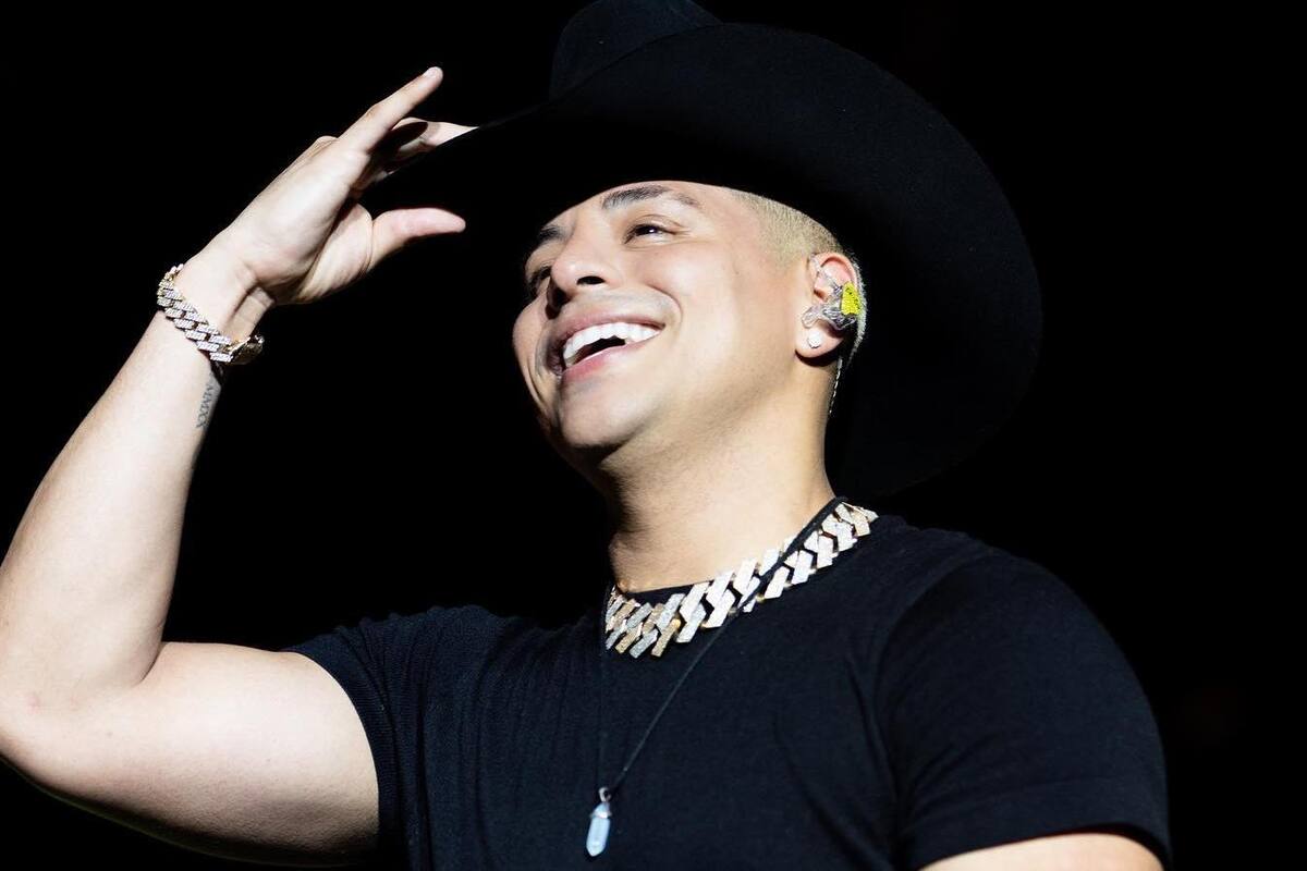 Eduin Caz celebra sus 29 años a lado de su familia