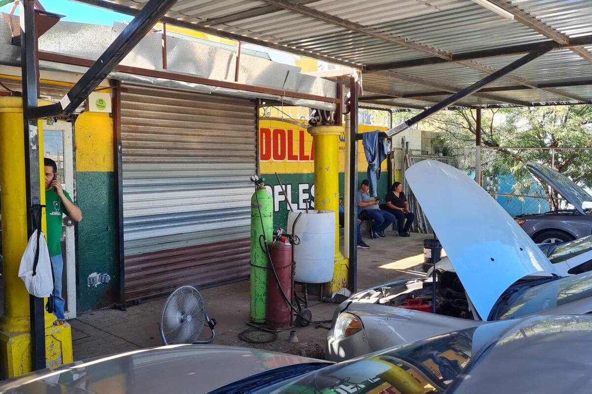 Inseguridad en Hermosillo: Dos sujetos armados asaltan taller mecánico