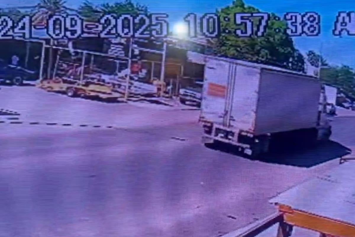 Camión derriba 15 postes de telefonía en SLRC