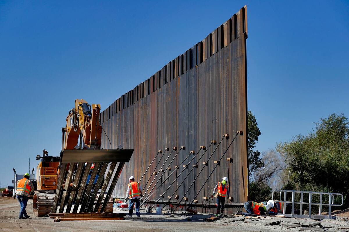 Paran construcción de muro por mariposa monarca en Río Bravo