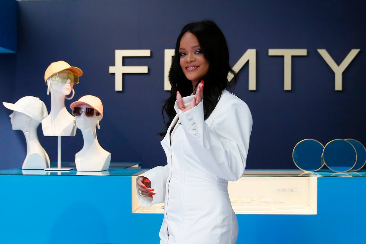 Rihanna hace historia; lanza marca Fenty en París