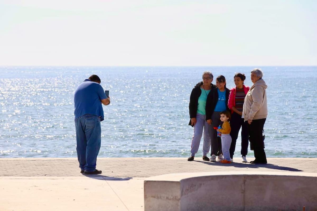 El nuevo malecón de la playa de Huatabampito lleva un avance del 75%. | Crédito: X @AlfonsoDurazo