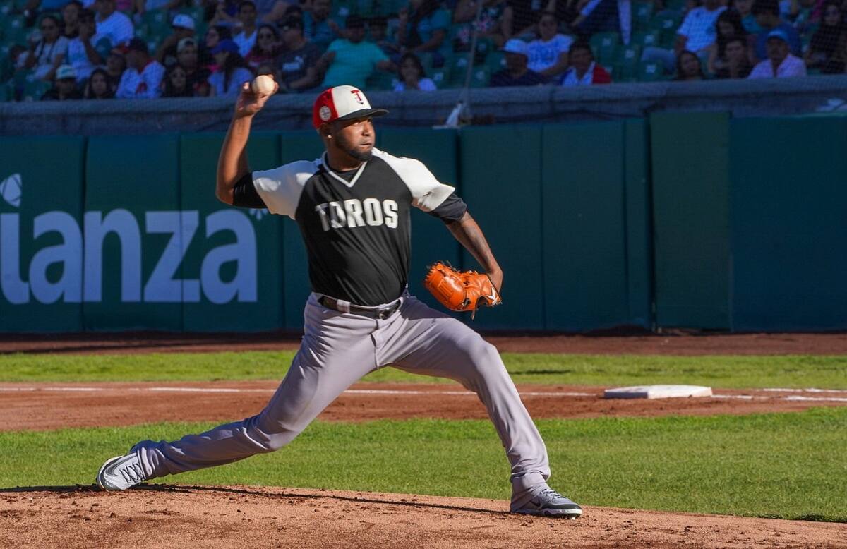 Julio Teherán fue el primero de siete lanzadores que trabajaron el domingo.