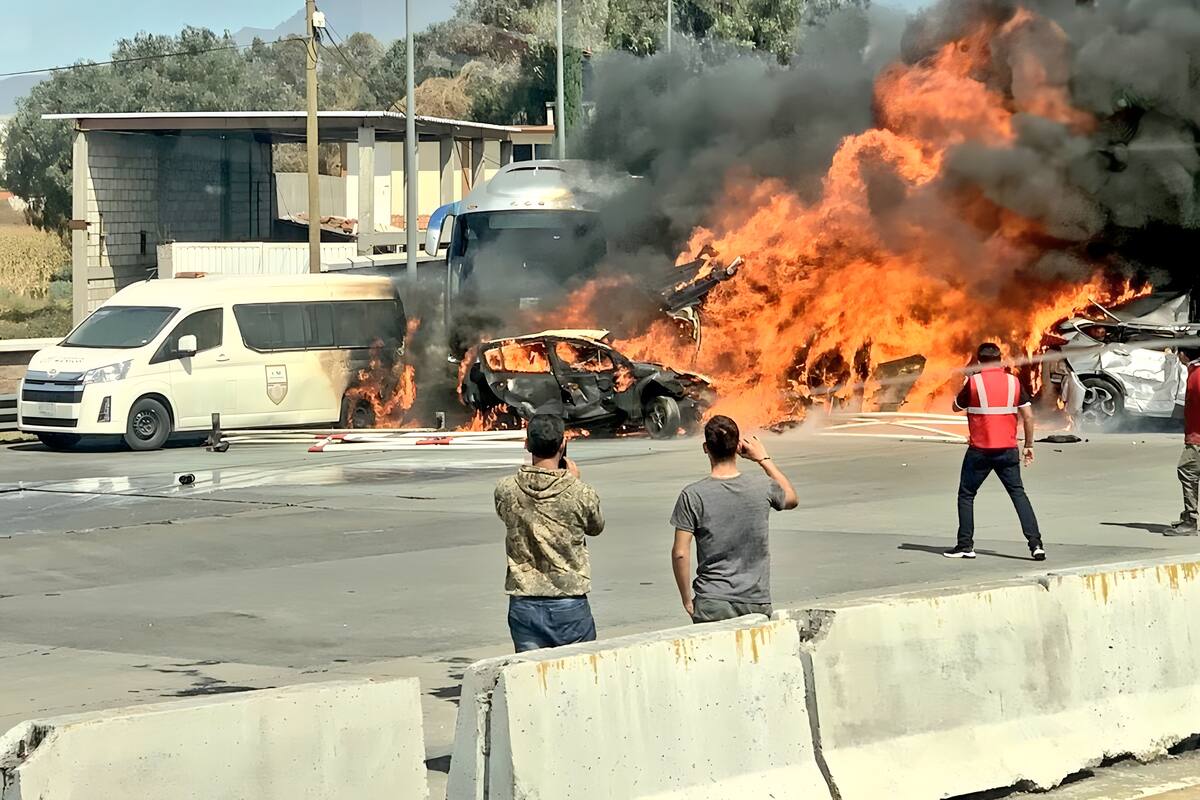 Accidente en carretera México-Puebla deja 19 muertos y vehículos incinerados