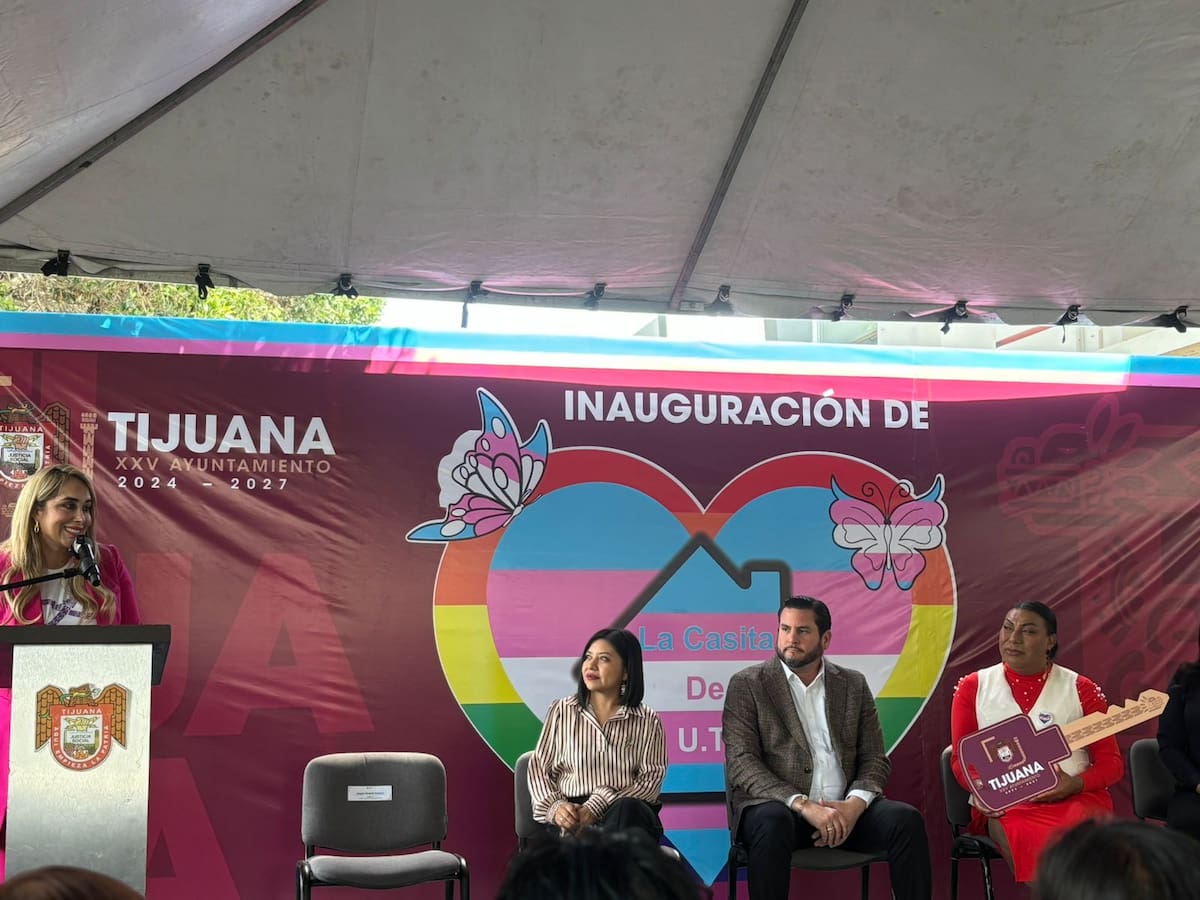 Autoridades y activistas inauguraron “La Casita de UT”, un espacio comunitario dirigido a mujeres trans y personas LGBTQ+ tras seis años de trabajo de la asociación. Foto: Cortesía