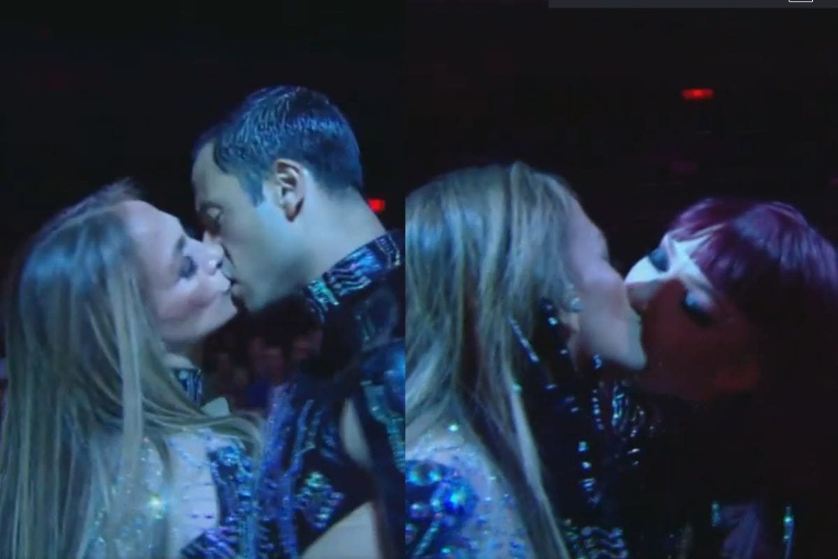 Jennifer Lopez sorprende con un beso triple en el escenario de los AMAs 2025