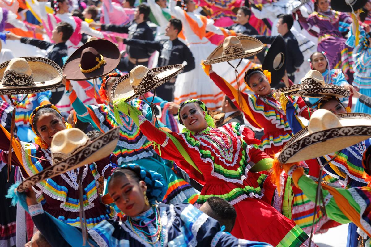Rompe México récord Guinness de danza folclórica