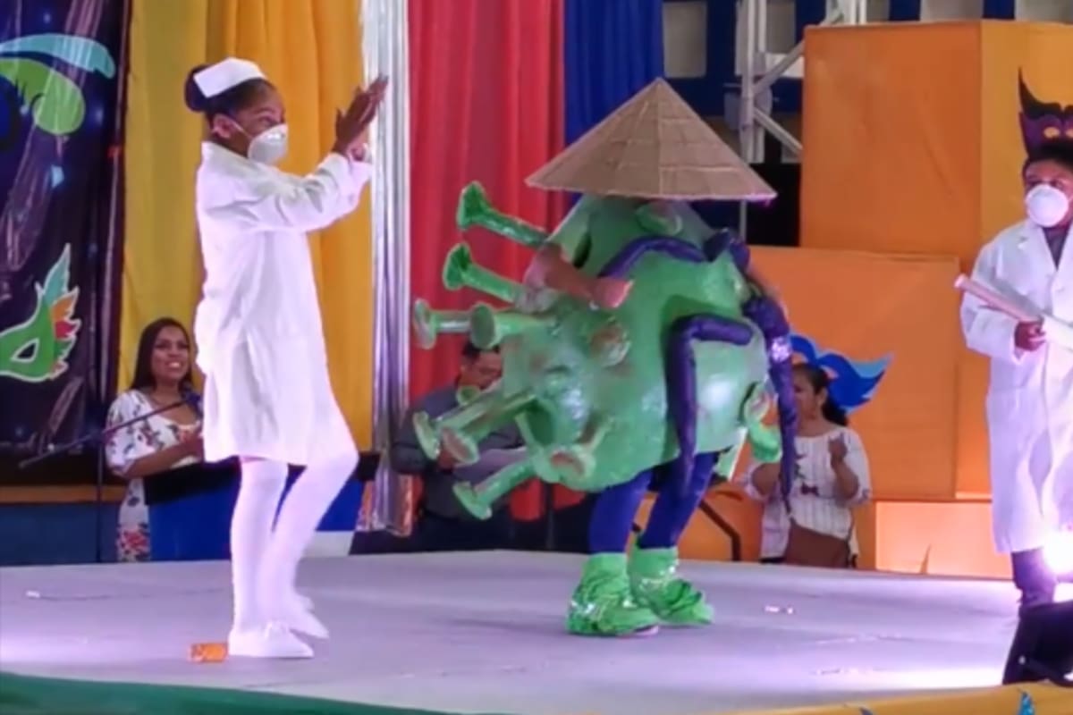 VIDEO: Un niño con disfraz de coronavirus baila en un carnaval